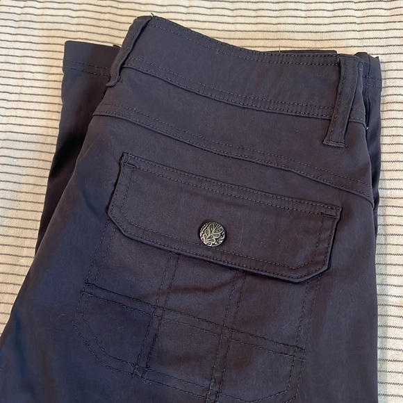 Prana grey pants can convert to shorts/capris. Excellent condition. - Picture 6 of 6